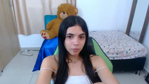 Snapshot of elenna_hotx chatting on March 6, 5:43 pm agnes online show from March 6, 5:43 pm