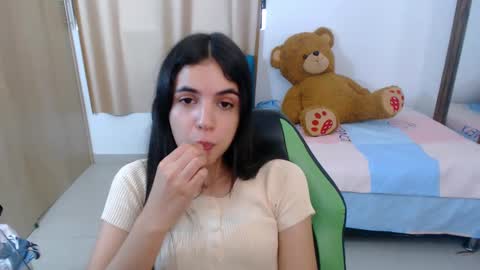 Snapshot of elenna_hotx chatting on March 11, 5:57 pm agnes online show from March 11, 5:57 pm