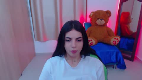 Snapshot of elenna_hotx chatting on February 11, 11:01 pm agnes online show from February 11, 11:01 pm