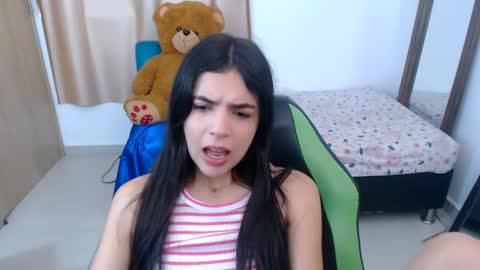Snapshot of elenna_hotx chatting on March 3, 5:41 pm agnes online show from March 3, 5:41 pm