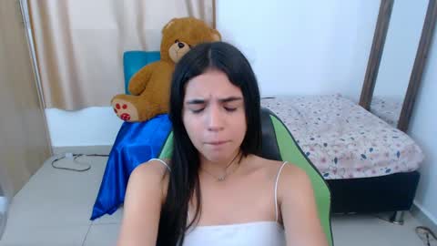 Snapshot of elenna_hotx chatting on March 6, 9:20 pm agnes online show from March 6, 9:20 pm