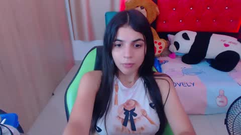 Snapshot of elenna_hotx chatting on February 2, 12:19 am agnes online show from February 2, 12:19 am