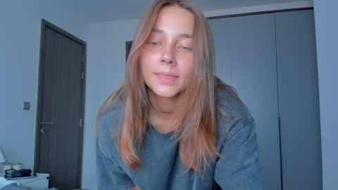 Snapshot of eleonora_linn_ chatting on January 25, 9:15 am Eleonora online show from January 25, 9:15 am