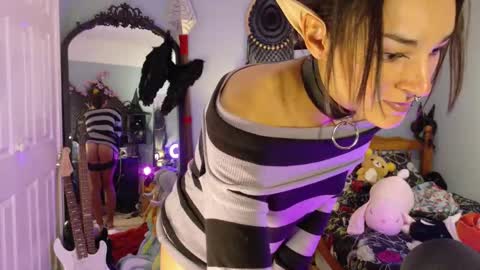 Elf Flavoured online show from November 18, 8:01 pm