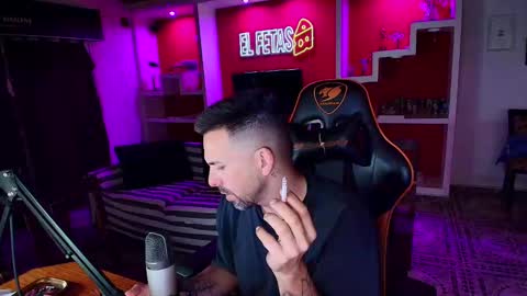 Snapshot of elfetas chatting on October 20, 1:43 am elfetas online show from October 20, 1:43 am