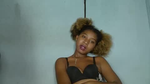 elia011 online show from February 9, 1:22 am