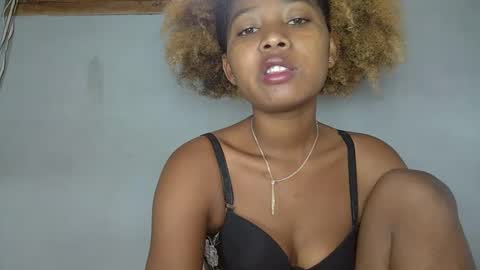 elia011 online show from February 8, 9:03 am