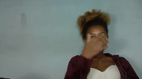 elia011 online show from February 7, 2:40 am