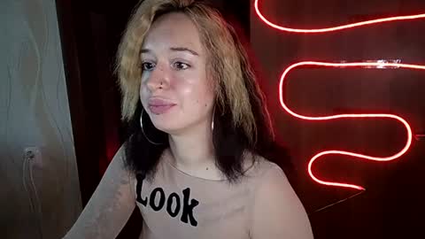 elianafox_ online show from July 9, 10:30 am