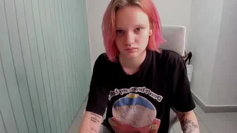 elieiza_xo online show from September 19, 4:05 am