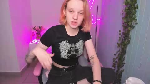 elieiza_xo online show from October 18, 10:19 am