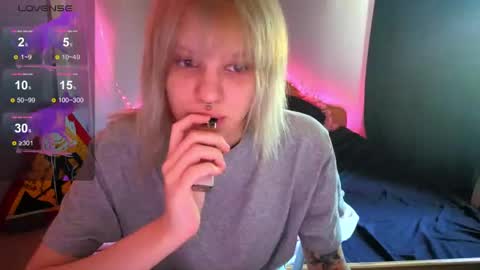 elieiza_xo online show from May 17, 9:07 am