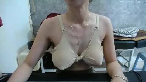 eliesweet9x online show from May 18, 4:07 am