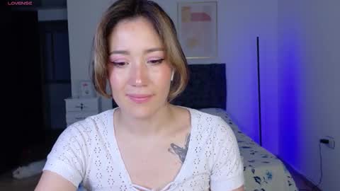 Snapshot of eliiih_ chatting on September 23, 2:16 am eliiih_ online show from September 23, 2:16 am