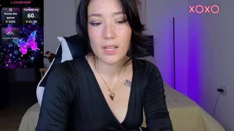 Snapshot of eliiih_ chatting on October 18, 3:33 am eliiih_ online show from October 18, 3:33 am