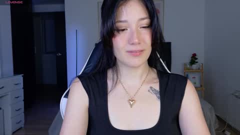 eliiih_ online show from October 27, 3:28 am