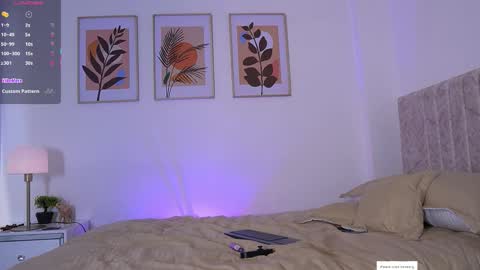 E L I I Z A B E T H   online show from December 18, 12:17 am