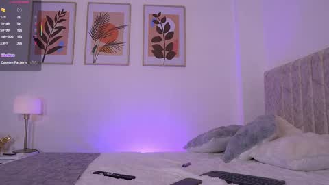 E L I I Z A B E T H   online show from September 20, 12:02 am