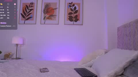 E L I I Z A B E T H   online show from September 13, 12:46 am