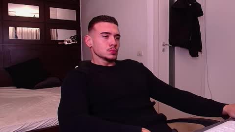 ElijahThorne online show from December 17, 5:47 am