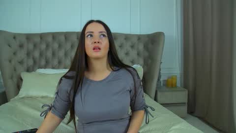 ElinaBellucci online show from February 11, 7:23 am