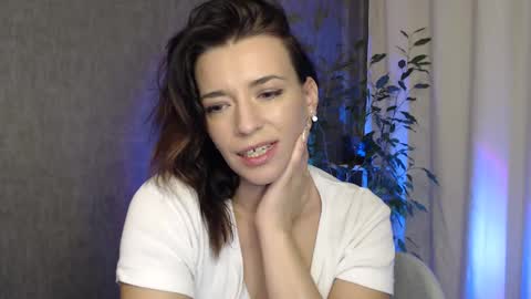Snapshot of elinapretty chatting on December 4, 3:42 am Elina online show from December 4, 3:42 am