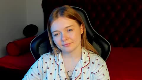 elinavale online show from April 29, 2:38 am