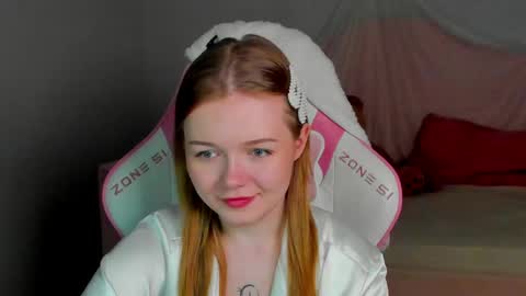 elinavale online show from May 7, 4:13 pm