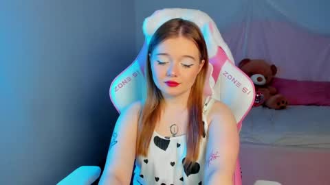 elinavale online show from April 24, 7:05 pm