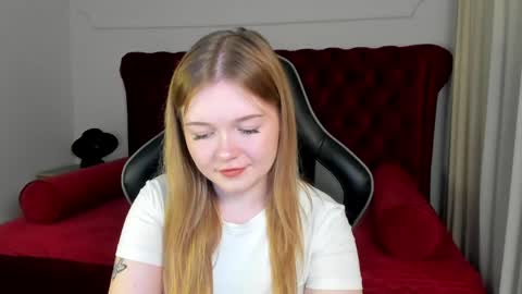 elinavale online show from May 11, 5:21 pm