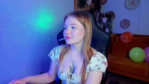 elinavale online show from May 12, 5:33 pm