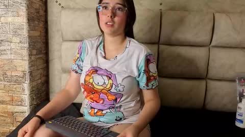 elisvega online show from February 3, 7:02 am