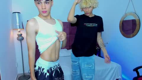 Valentino Konny y Jhon online show from April 8, 10:13 pm