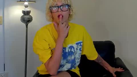 Valentino Konny y Jhon online show from May 18, 1:59 am