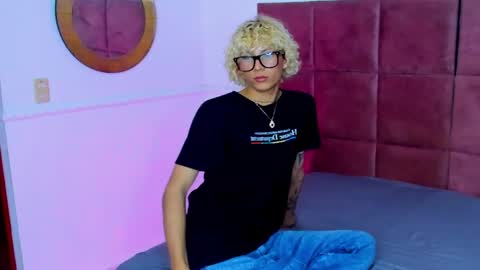 Valentino Konny y Jhon online show from May 7, 1:23 am