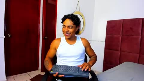 Valentino Konny y Jhon online show from May 29, 4:43 am