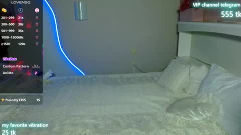 Snapshot of eliz_v_ta chatting on October 1, 11:14 pm Eliz online show from October 1, 11:14 pm