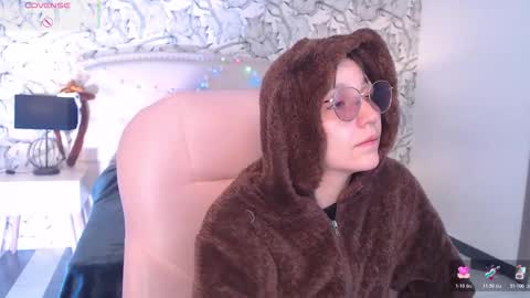 Eliza online show from November 16, 7:27 pm