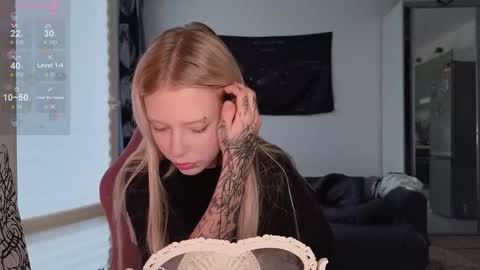 Elizabeth online show from October 31, 12:38 pm