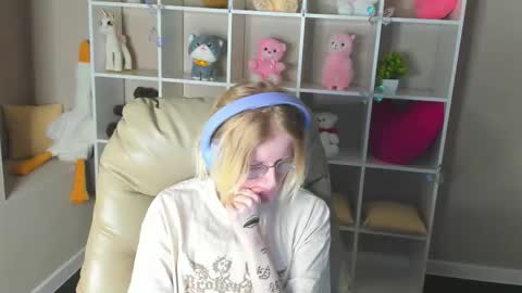 Elizabeth online show from December 15, 1:12 am