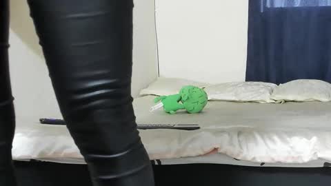 Elizabeth Mathure online show from January 16, 11:41 am