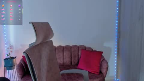 Eliza online show from November 26, 9:44 pm