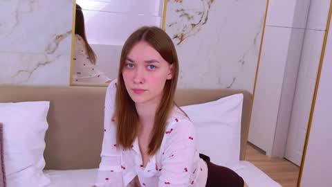 Elizabeth online show from November 11, 5:04 pm