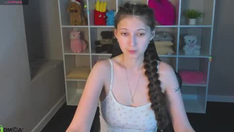 Ella online show from June 21, 6:03 pm
