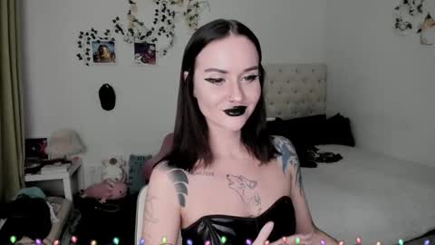 ELLA online show from December 22, 9:27 am