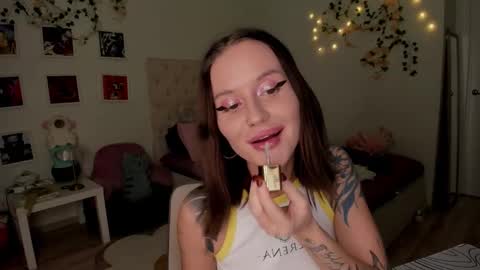 ELLA online show from October 28, 9:43 am