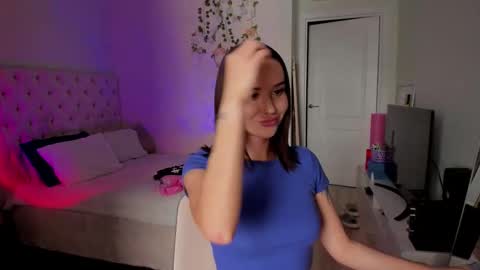 ELLA online show from November 16, 9:22 am