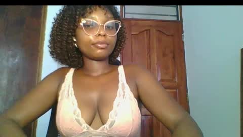 Ella online show from March 10, 10:28 am