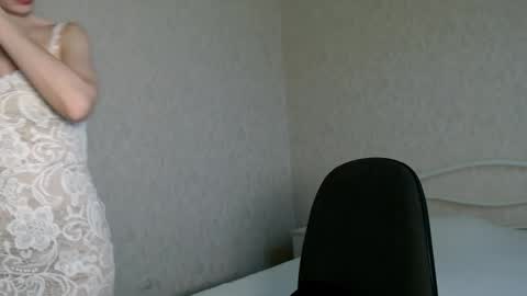 Snapshot of ella_sea chatting on September 22, 11:14 am Ella online show from September 22, 11:14 am