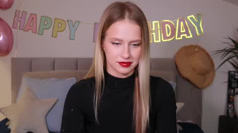 Ella online show from March 1, 7:37 pm